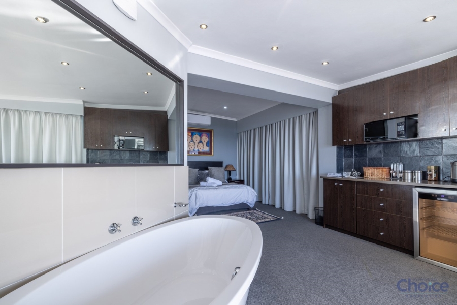 5 Bedroom Property for Sale in Jeffreys Bay Central Eastern Cape